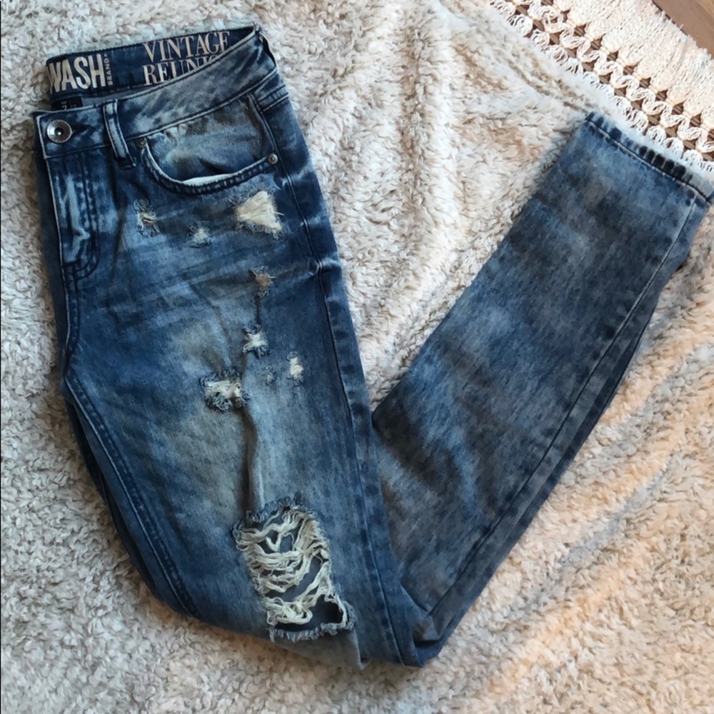 Ripped/distressed jeans